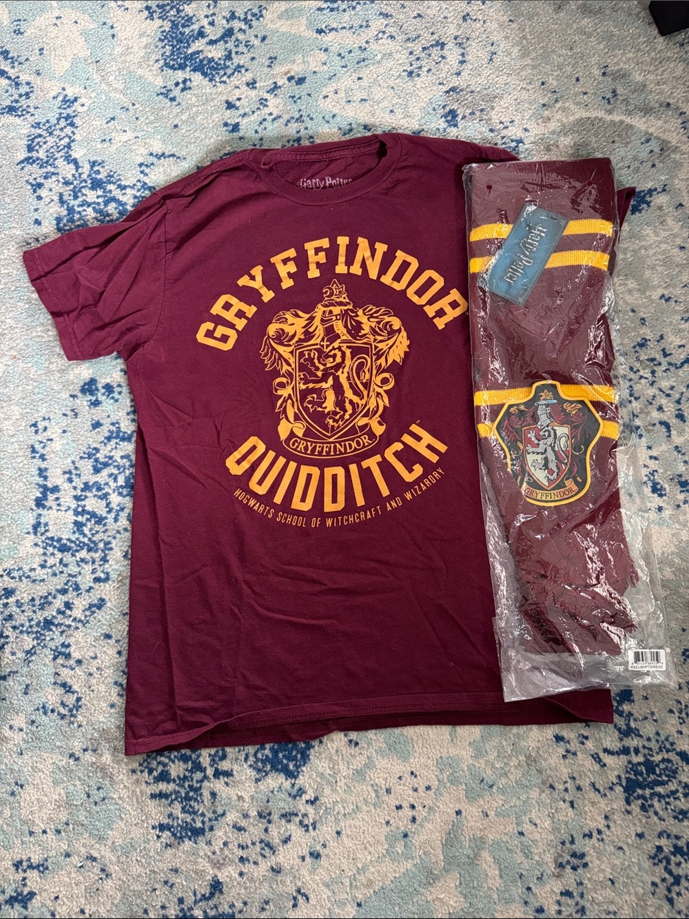 Gryffindor Quidditch Harry Potter Short Sleeve T and NWT Scarf